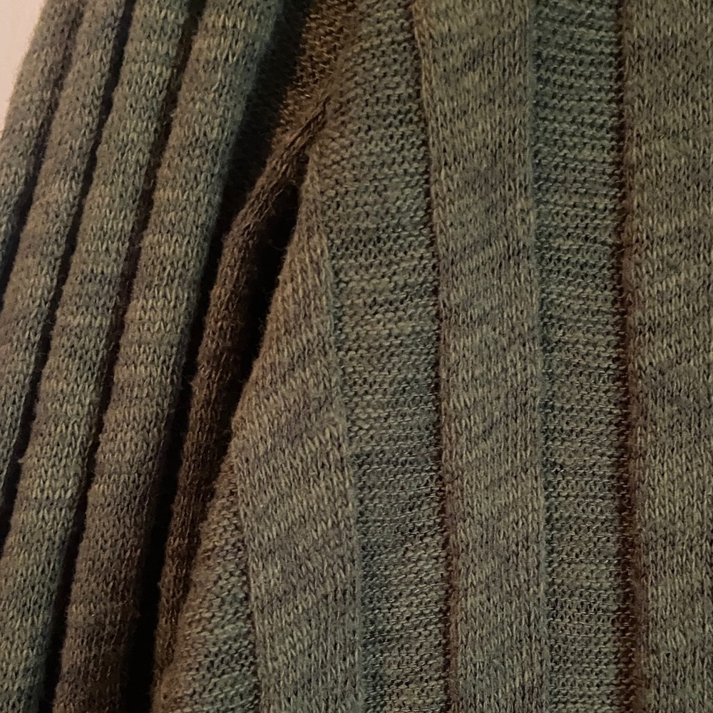 Anthropologie eri + ali Olive Fringe Hem Sweater Size Large - Picture 4 of 6